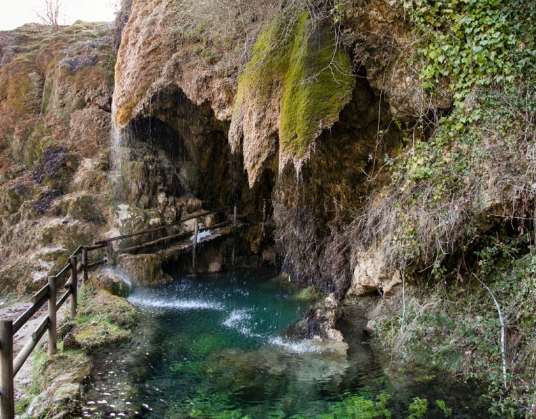 Laghetto-nella-Cascata-della-sorgente-di-Labante Laghetto-nella-Cascata-della-sorgente-di-Labante